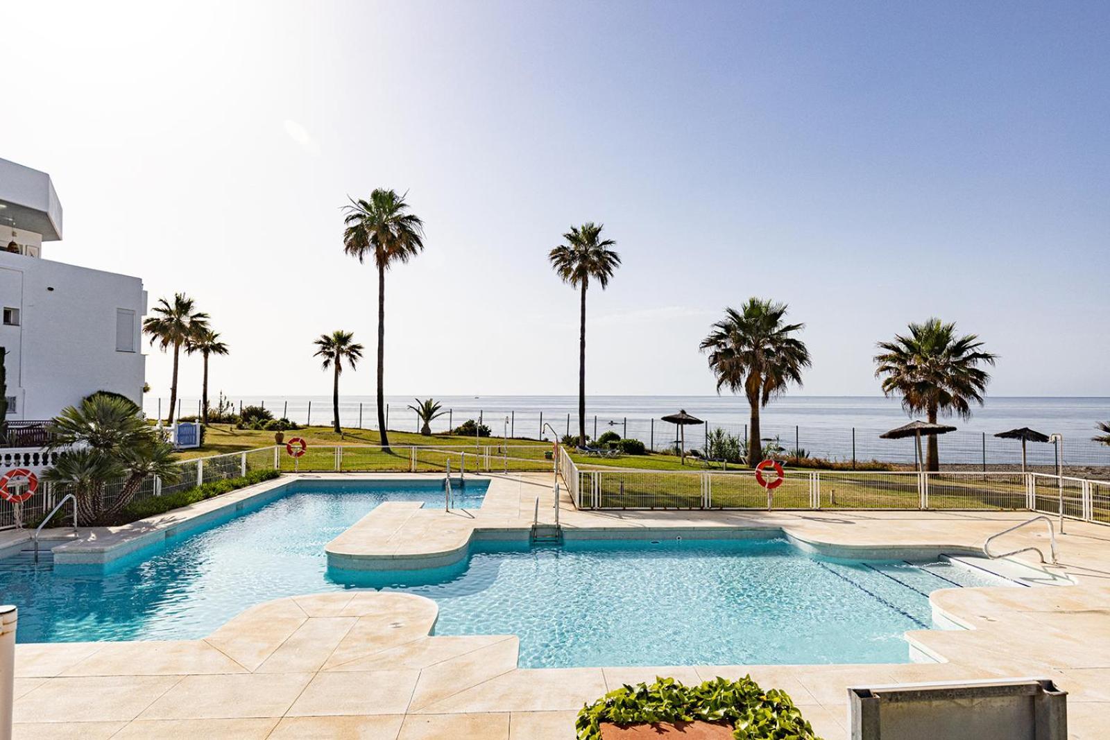 Sunrise Beach Front - Casares Del Mar Buitenkant foto