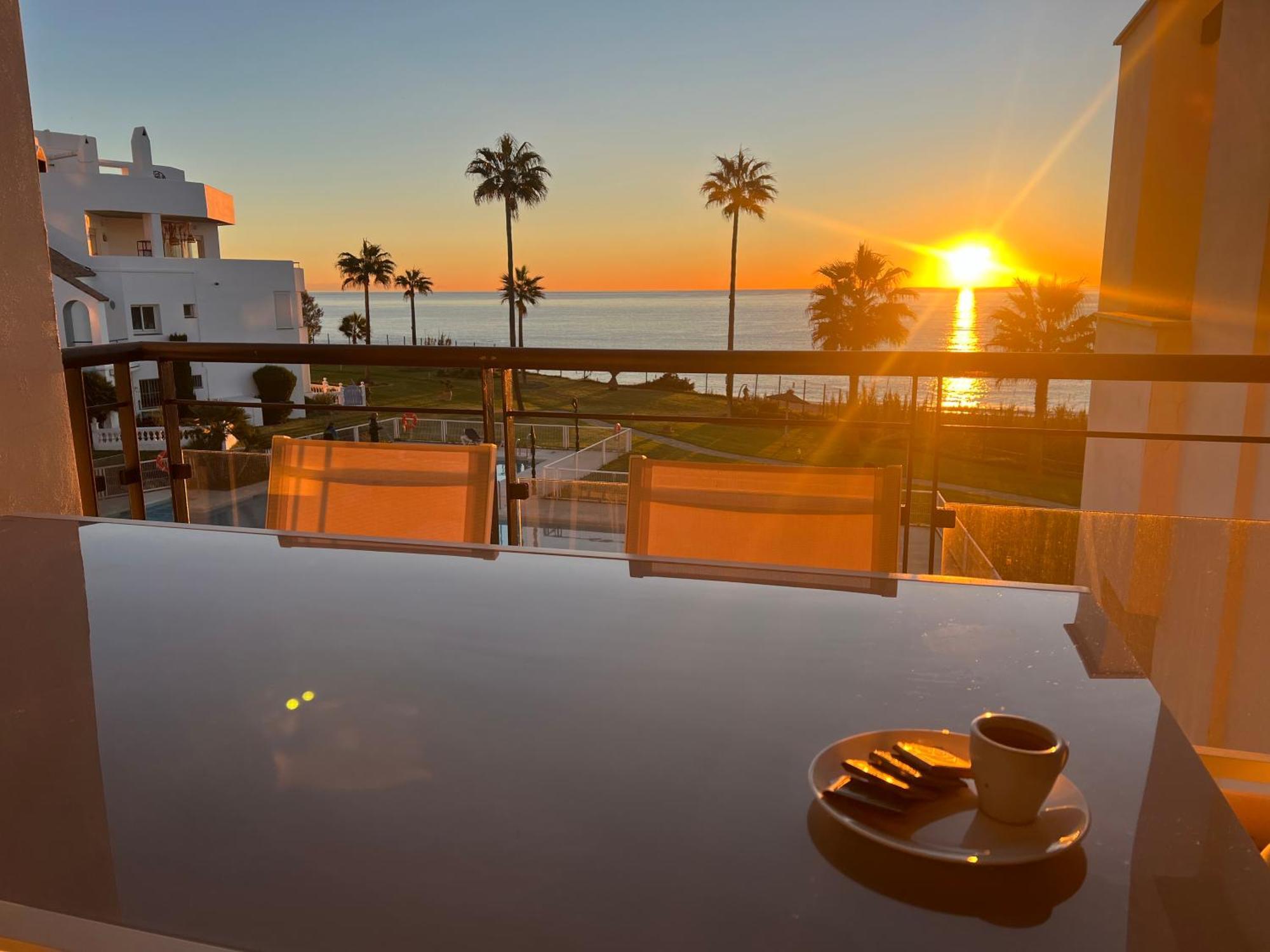 Sunrise Beach Front - Casares Del Mar Buitenkant foto