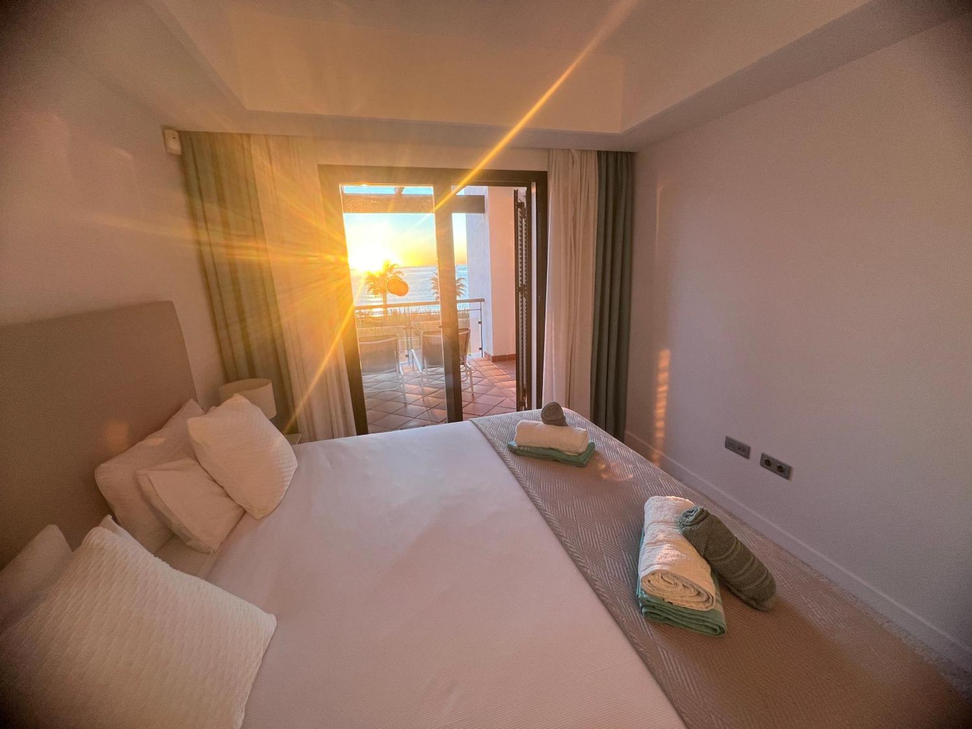 Sunrise Beach Front - Casares Del Mar Buitenkant foto