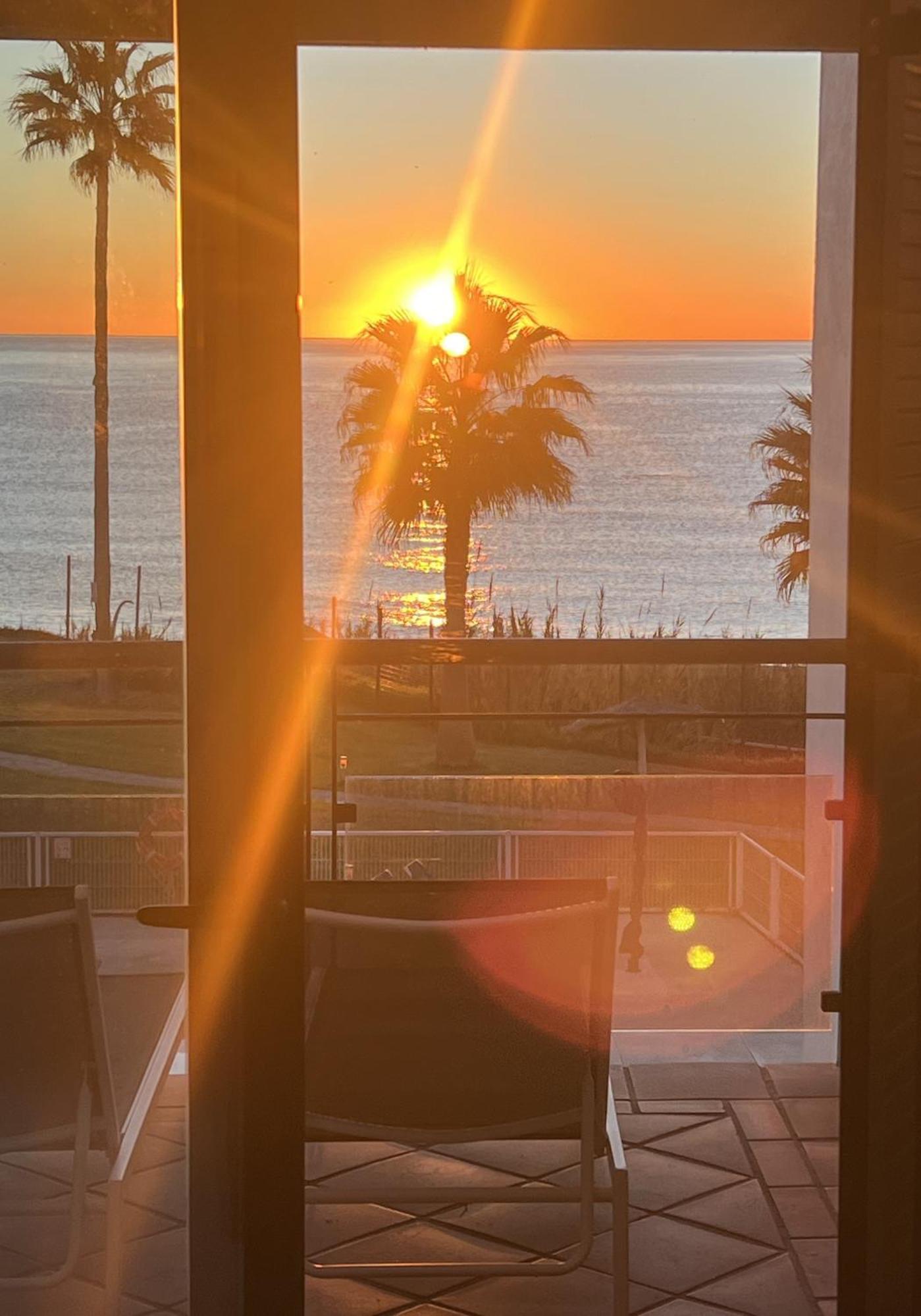 Sunrise Beach Front - Casares Del Mar Buitenkant foto