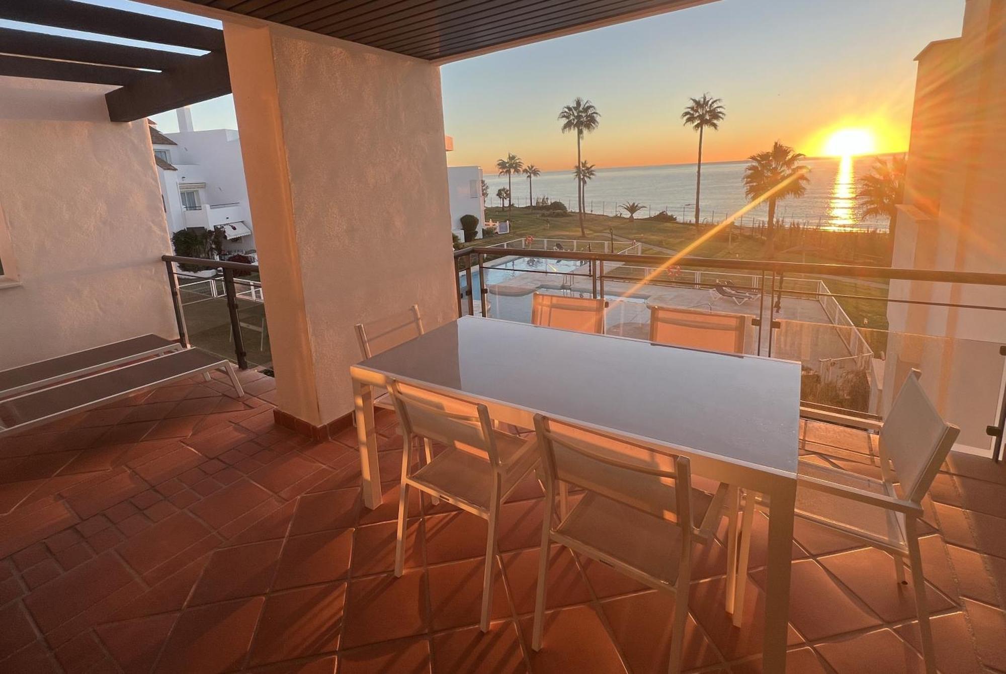 Sunrise Beach Front - Casares Del Mar Buitenkant foto