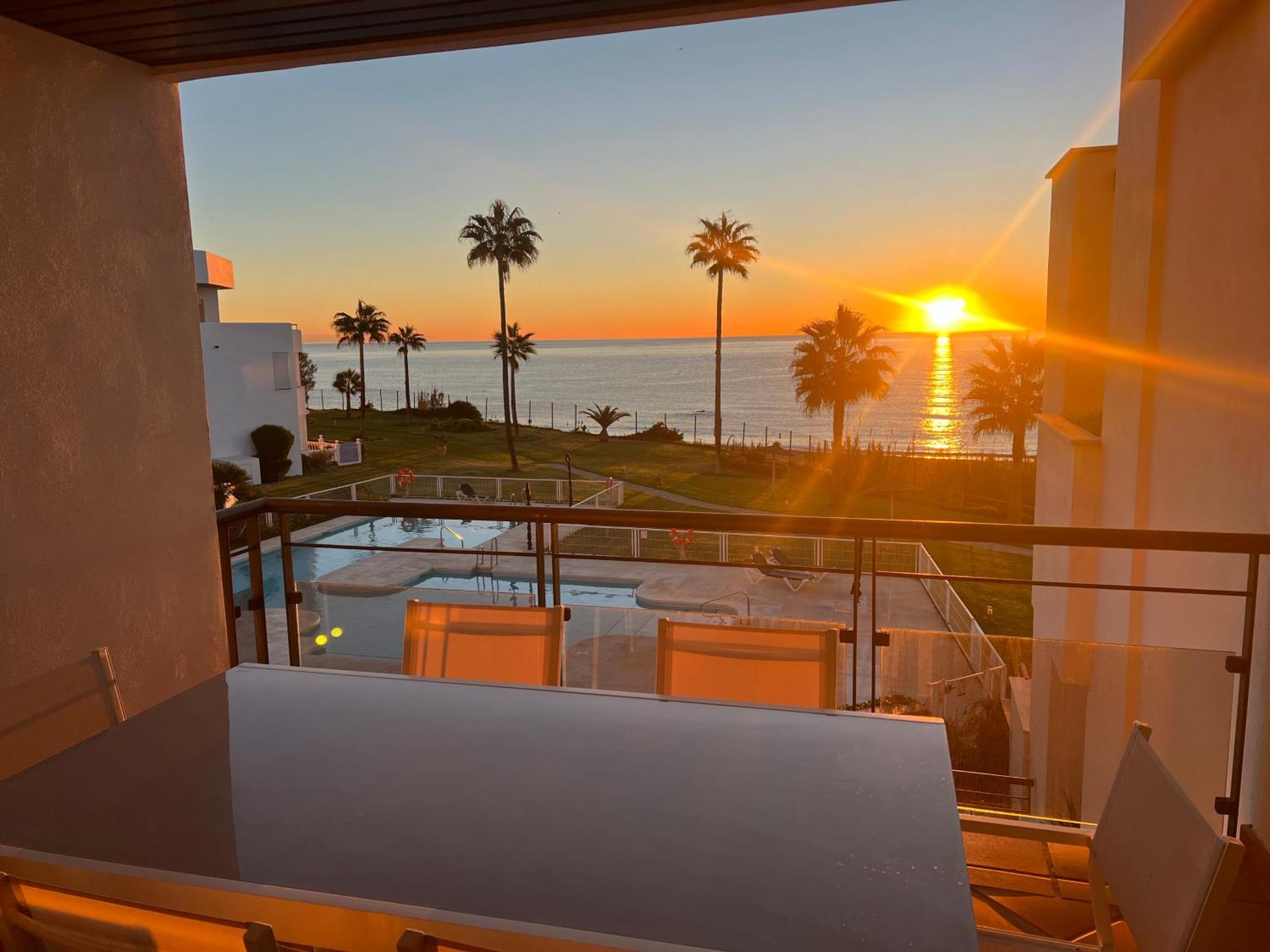 Sunrise Beach Front - Casares Del Mar Buitenkant foto