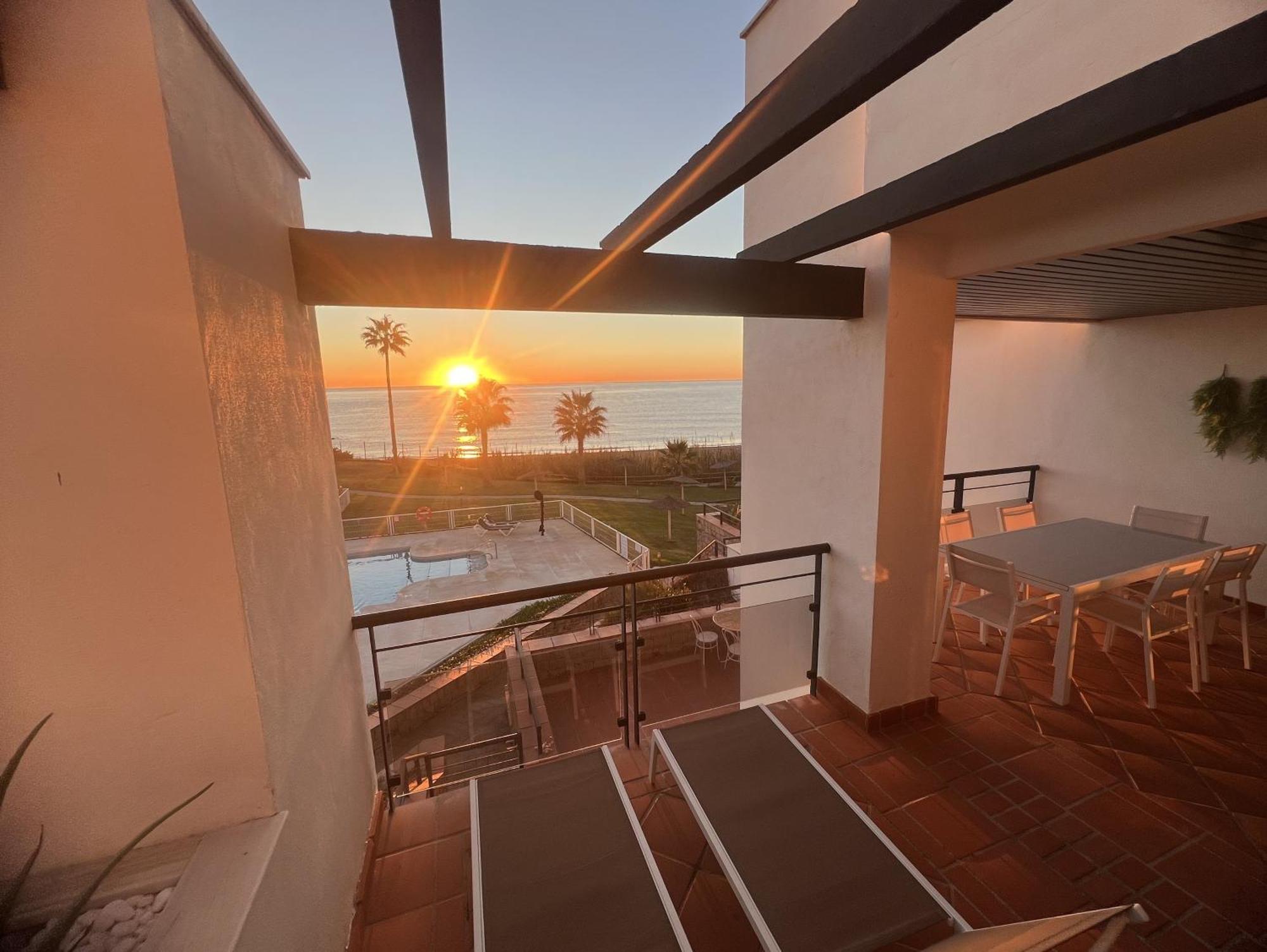 Sunrise Beach Front - Casares Del Mar Buitenkant foto